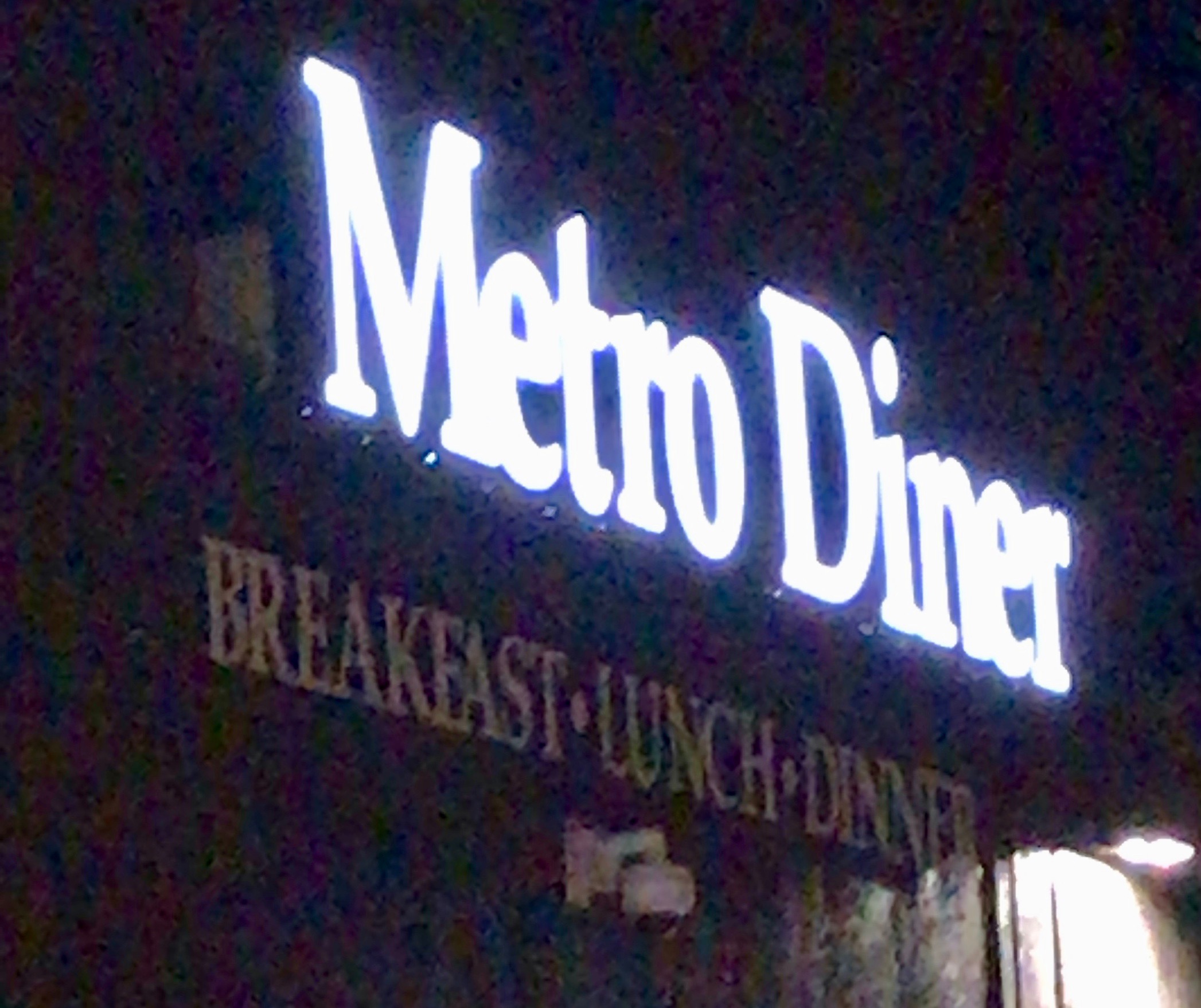 Metro Diner sign