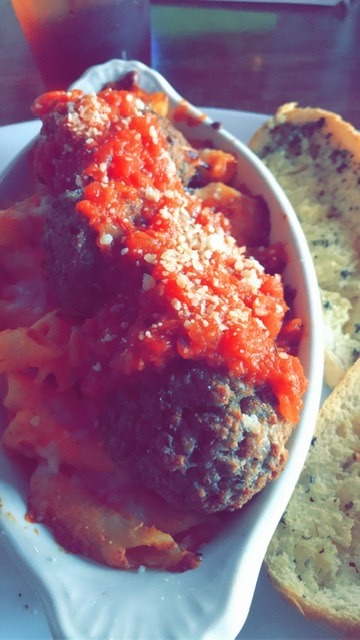 Baked Ziti with garlic bread